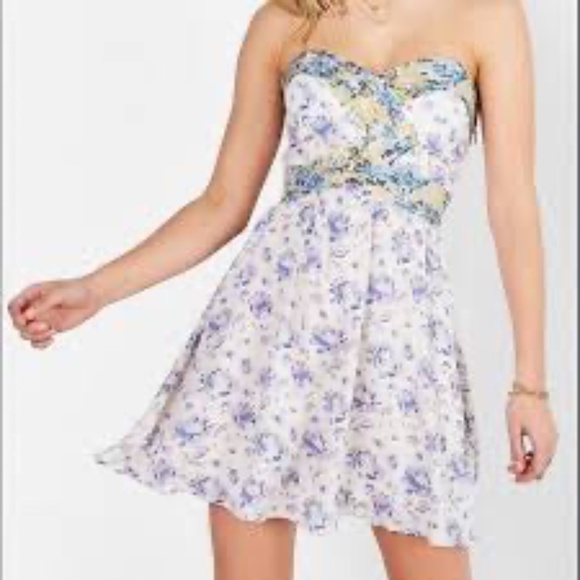 Kimchi Blue Size Med Floral Boho Dress Like New - Picture 2 of 5